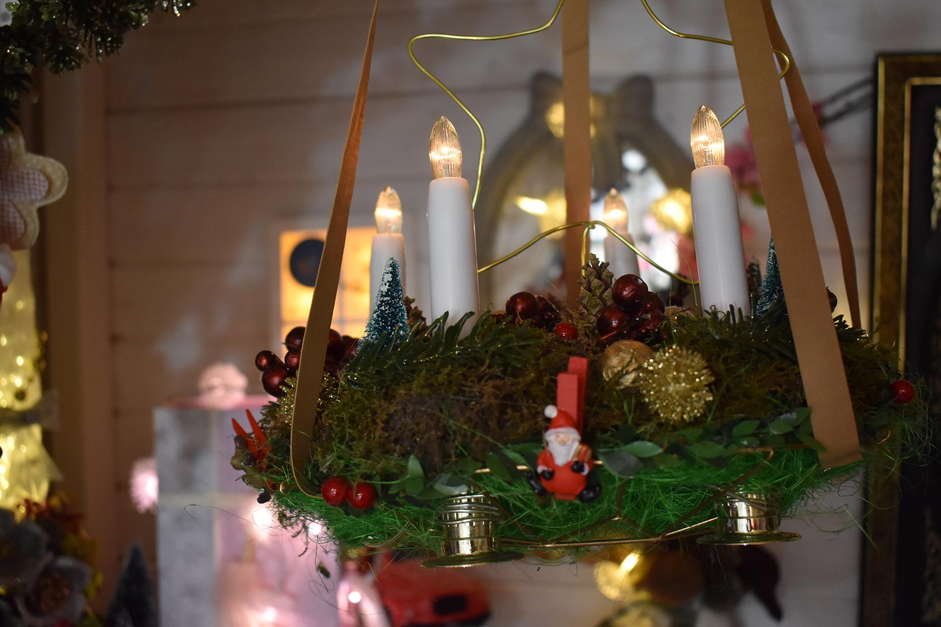 couronne-galette-suspension-naturell-mousse-pomme-de-pin-lumiere-led-chandelier-bougies